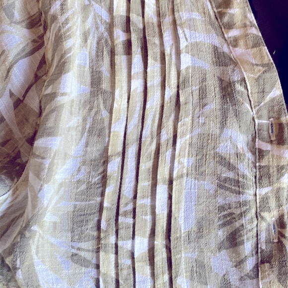 Pretty blouse. Sized M but will fit L - Picture 5 of 5